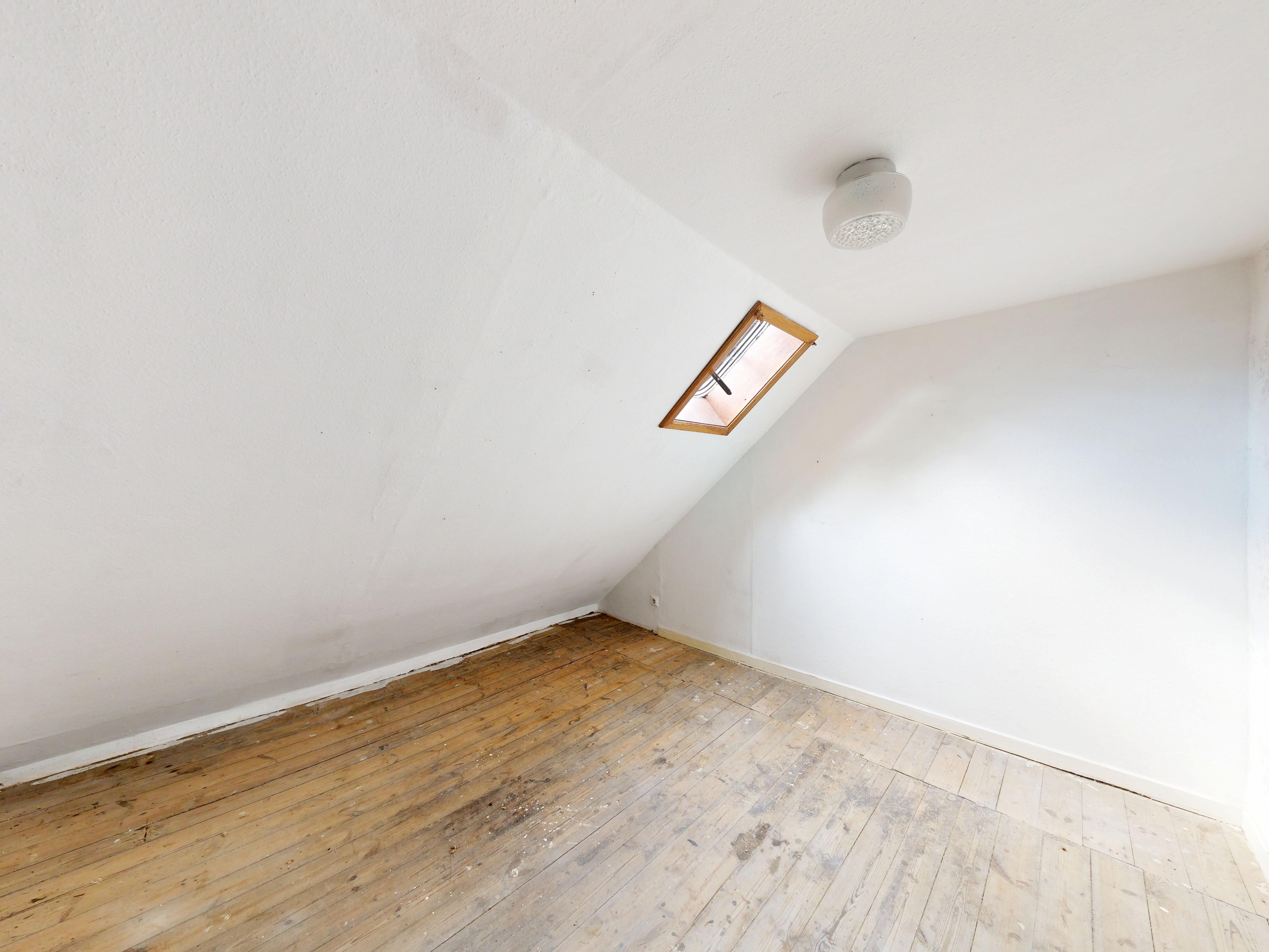 Durchgangszimmer Spitzboden